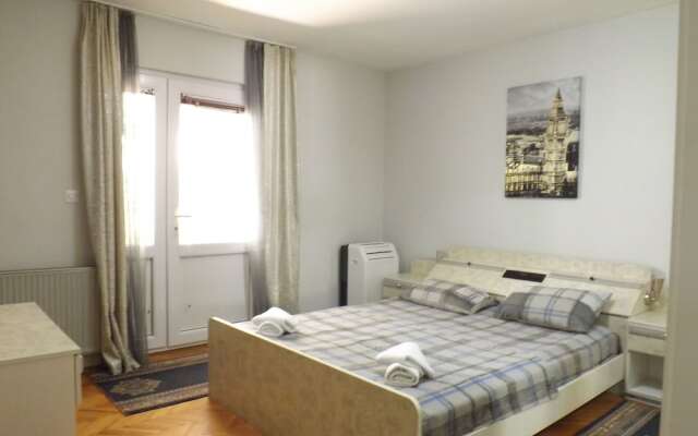 Three Bedroom Apartment With Garden