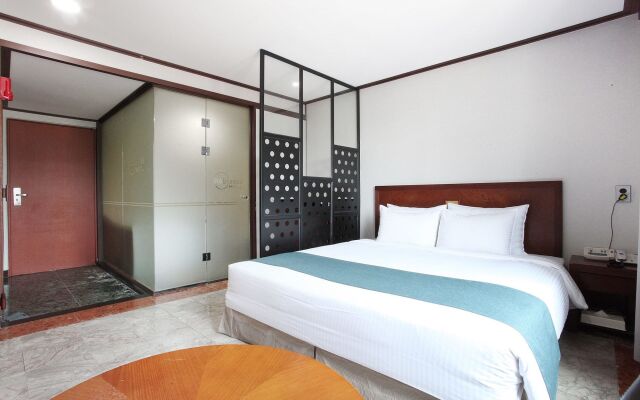 Noblesse Hotel