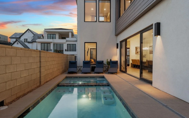 The Dugout 8 Bedroom Home