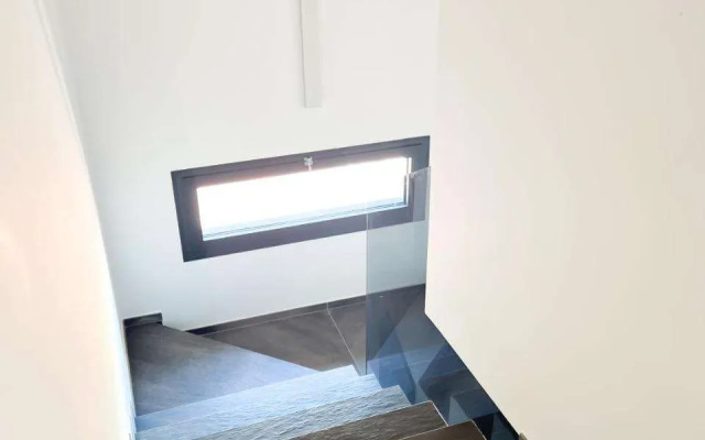 Glass House - Smart Rooms  Parking