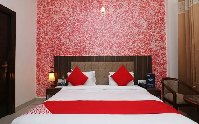 OYO 25076 Omang Hotel