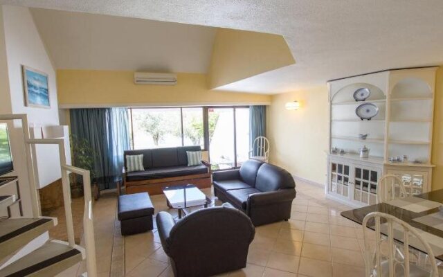 Moura Golf Village