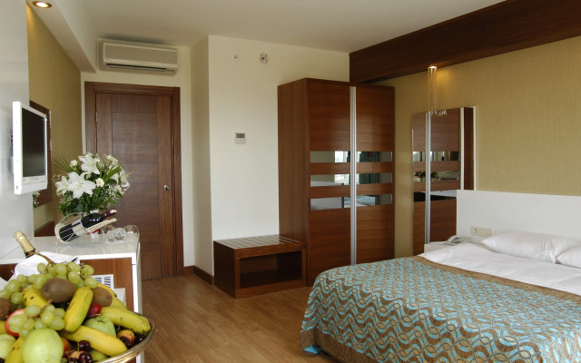 Seaden Sea World Resort & Spa