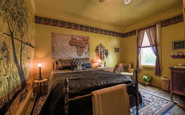The Simmons-Bond Inn