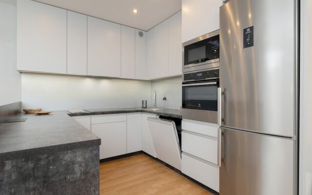 Spacious Apartment Krakow by Renters