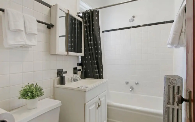 Prime 1BR Apt - Cullom F2