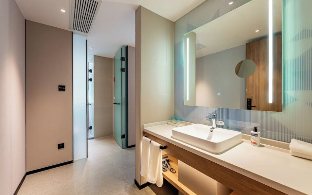Holiday Inn Express Shanghai Jing'an Temple by IHG