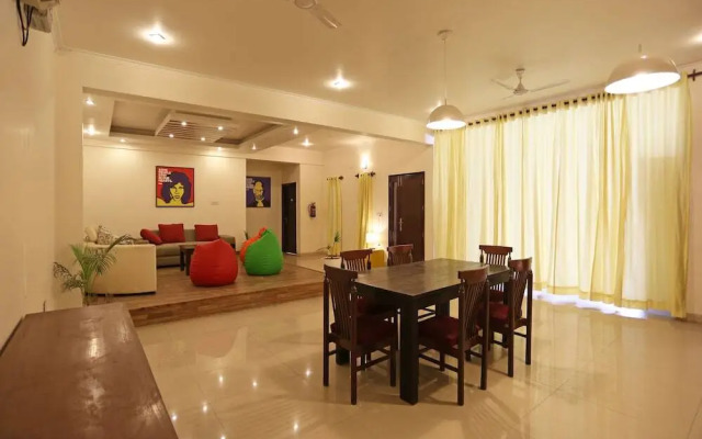 OYO Flagship 144 Noida Expressway NSEZ