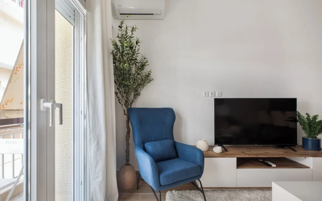 Les Nuances de Blue 1-BR Apt in Athens