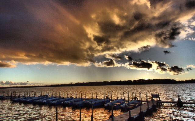 Lake Dalrymple Resort