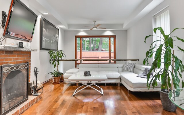 Stunning Victorian House in the Annex