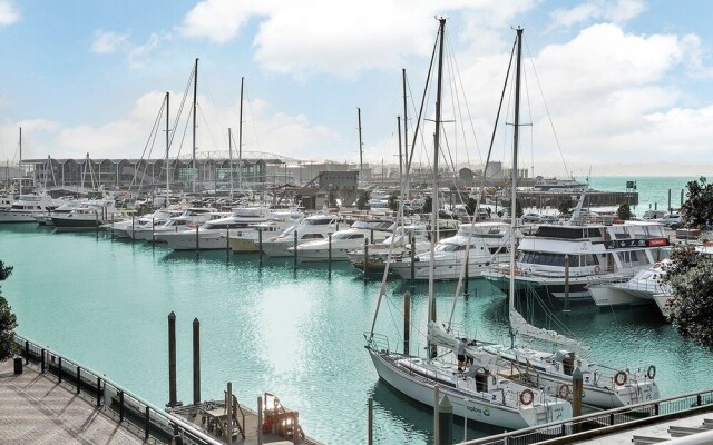 Waterfront Apt Viaduct Harbour