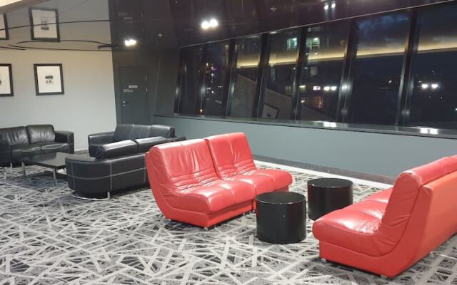Circle on Cavill Luxury 2-Bedroom Ocean Views