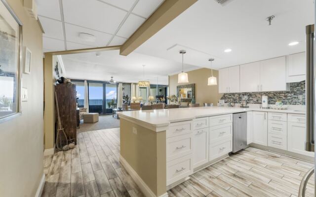 Stunning 2/2 Designer Condo w Coastal Appeal Right on the Gulf!