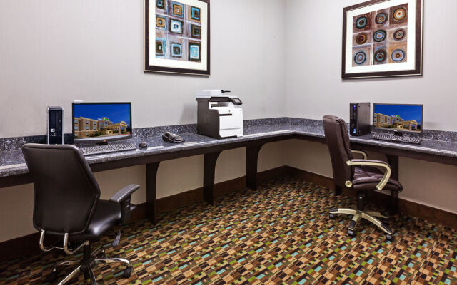 Holiday Inn Express & Suites Cleveland