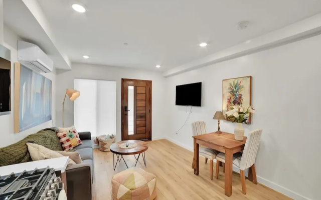 Brand-New Chic Nest In Prime Location