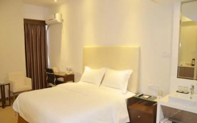 Phoenix Jinghua Hotel