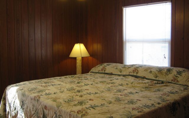 The Holiday Court Villas and Suites