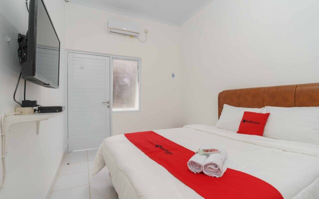 RedDoorz Syariah near Exit Toll Jatiwarna 2