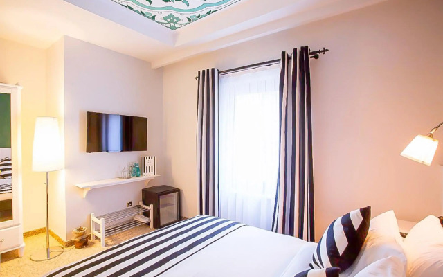 Le Metropolitan Paris Tour Eiffel, a Tribute Portfolio Hotel
