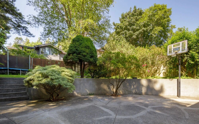981 Bayview Dr