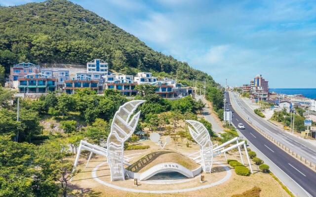 Dalbit (Blue Road Town Pension)