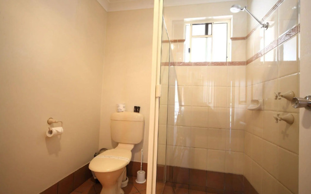 Emerald Explorers Inn