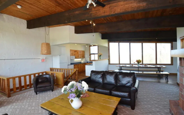 6 Bed Blue Mountain Rental with Hot Tub