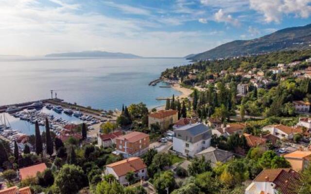 Apartments Rona Ičići