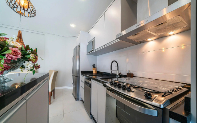 Apartamento com duas suítes no centro de Bombinhas