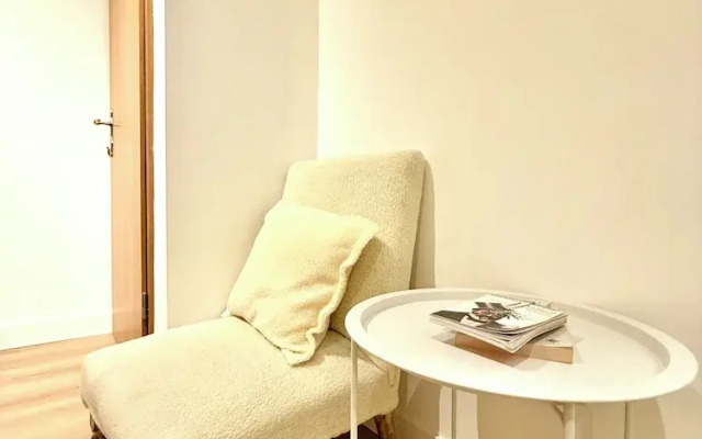 Spacious duplex in the center