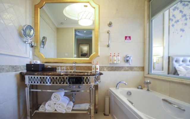 Crowne Plaza Zhengzhou by IHG