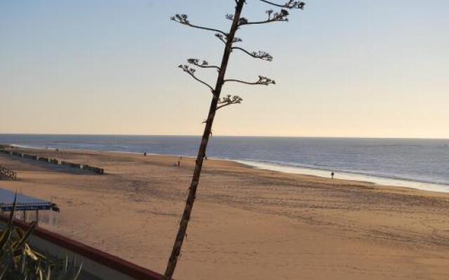 Hostal Rompeolas