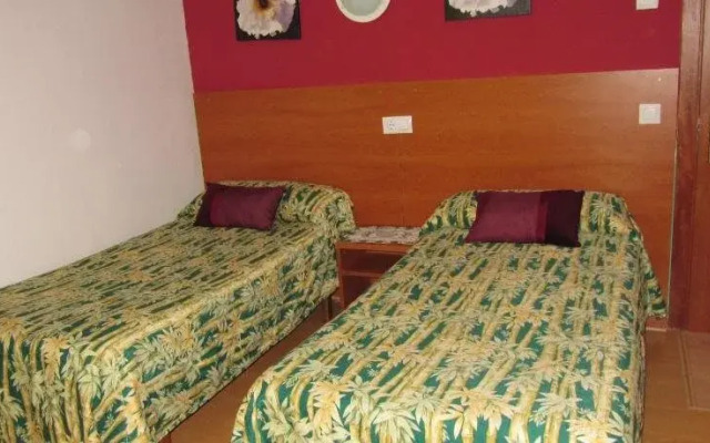 Hostal y Apartamento Molí de Mar