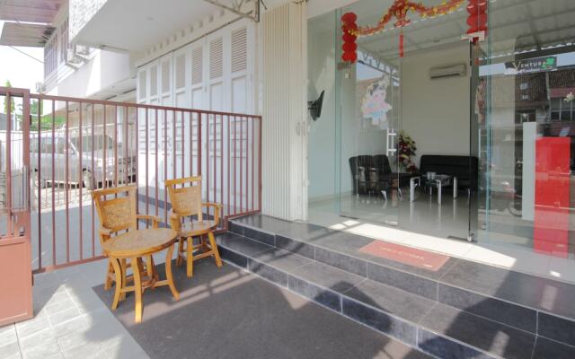 Airy Pecinan Kalikuping Utara 243 Semarang