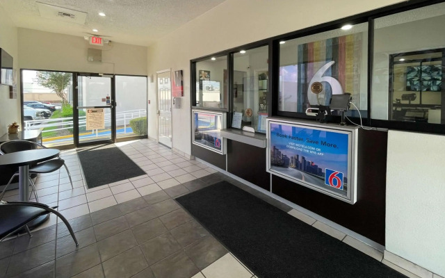 Motel 6 Duncanville, TX - Dallas