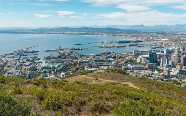 Central Couples home! 24 hour Security Parking