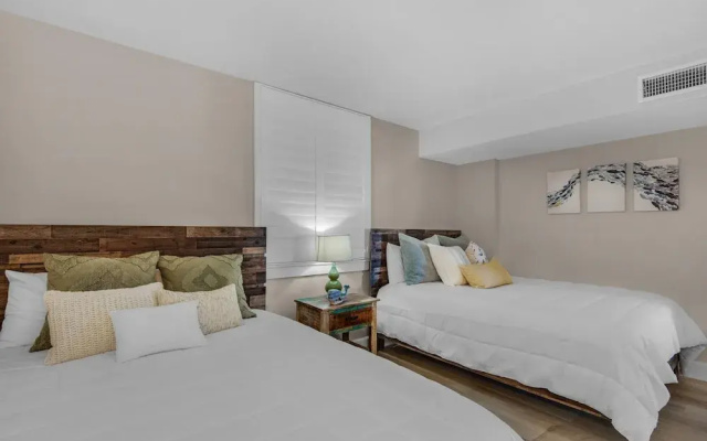 Dolphin Point #602a