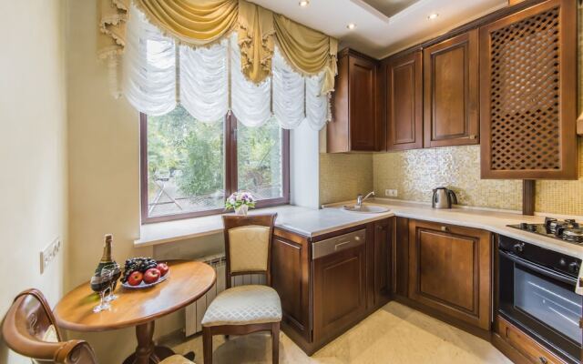 Luxurious Classic Apartment Bessarabka