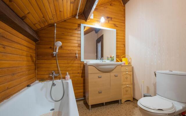 Inviting Holiday Home in Miremont With Garden