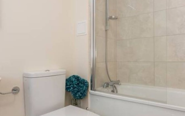 Luxury 1 Bed Apartment With Balcony In Greenwich