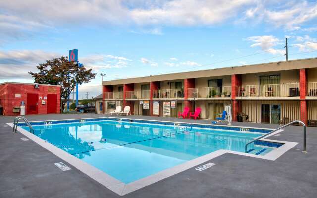 Motel 6 Gainesville, GA