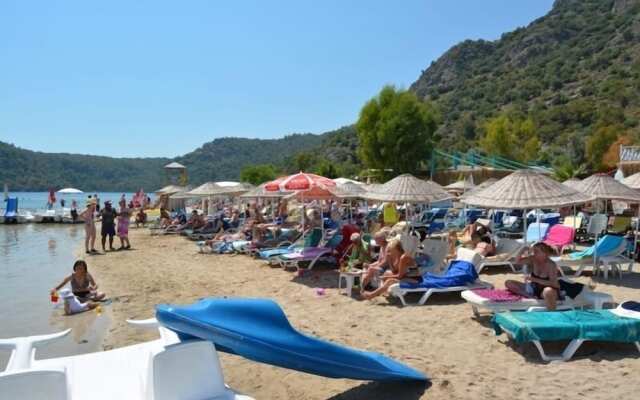 Golden Sand Beach & Caravan