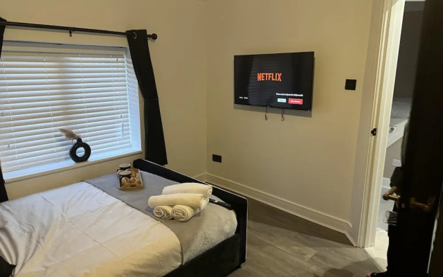 Impeccable 3-bed House in Walsall
