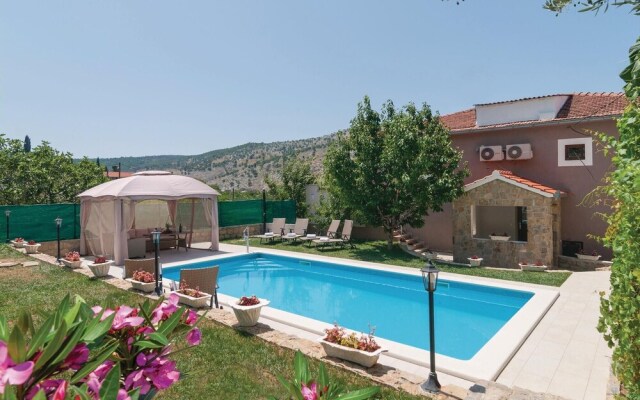 Nice Home in Srinjine With Wifi and 3 Bedrooms