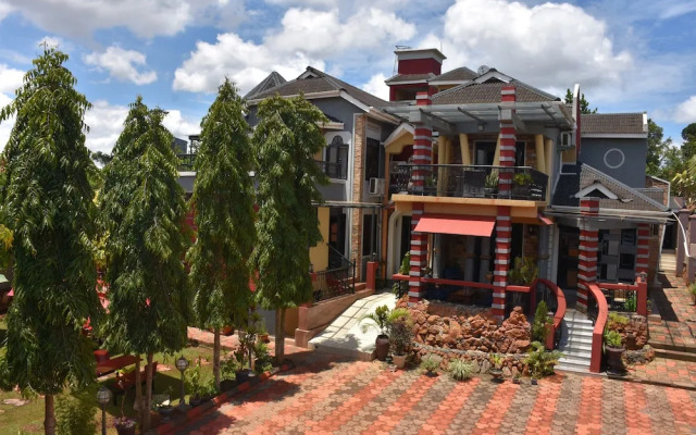 Pent House Inn Namugongo