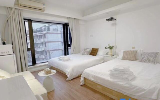 Qingzhuang Homestay (North XiZang Road)