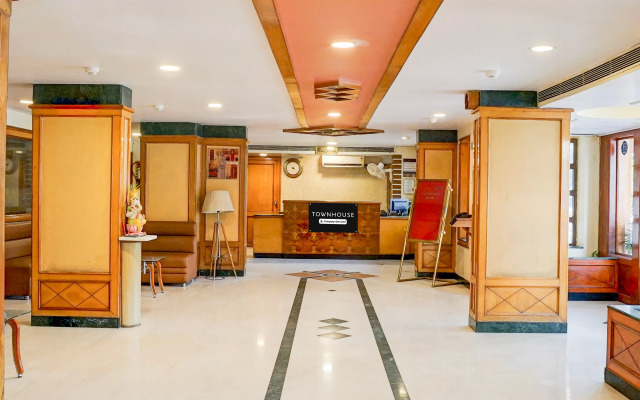 Super Townhouse Subhash Nagar Formerly Royal Palazzo