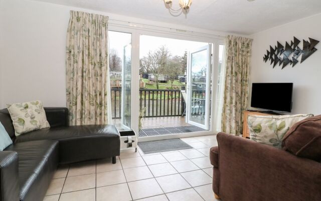 85 Lower Lakeside Chalet