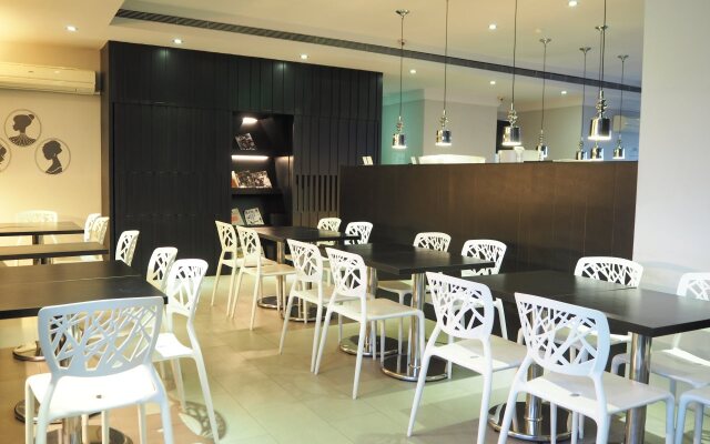 CHECK inn Express Kaohsiung Love River